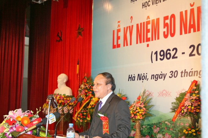 Đồng chí Lương Khắc Hiếu đọc diễn văn khai mạc tại buổi lễ (ảnh: Nguyễn Văn Minh)